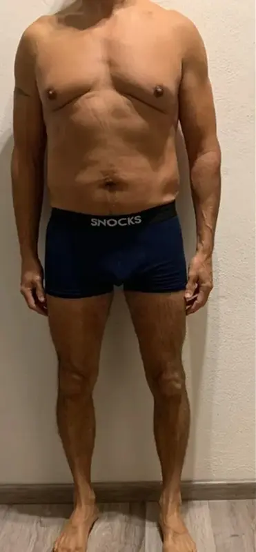 Dimi vor der Transformation - Körperfoto